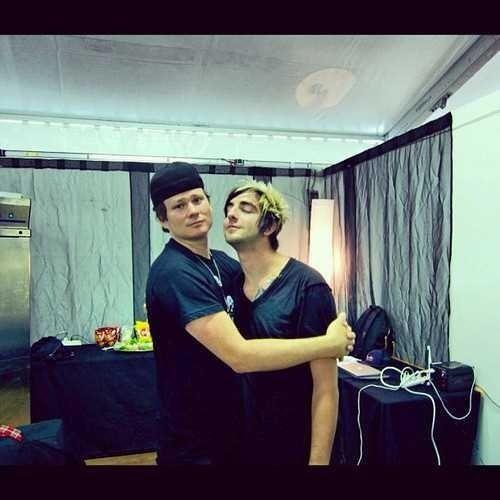 blink 182 fans on twitter tom delonge and jack barakat http t co