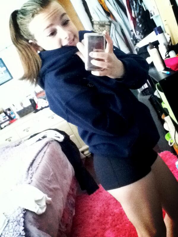 serinawild's tweet image. Sick hair after it rained at trackk, not, fuck the rain #ohnatural #ponytail