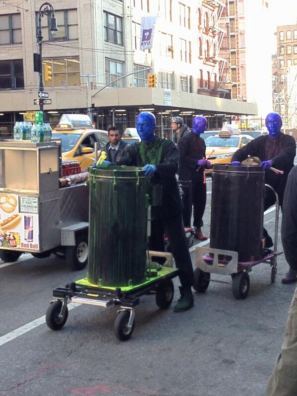 ferqgm's tweet photo. @rociotorre @RafaHuerta_ @pablohsh @pliegopaola ve lo que m encontré en la calle!! #nyc#bluemangroup#walkingaround http://t.co/kk6CAT54lj