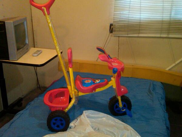 alexpora's tweet photo. @ChilelaVende vendo triciclo marca ansaldo nuevo en 25 mil por favor RT gracias http://t.co/AfguBrtaWV