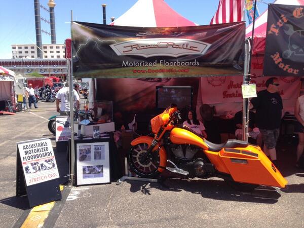 ReadingDesigns's tweet image. #RoadRails are shown on this gorgeous bike today at our booth #laughlinriverrun. Come visit us. #HarleyDavidson