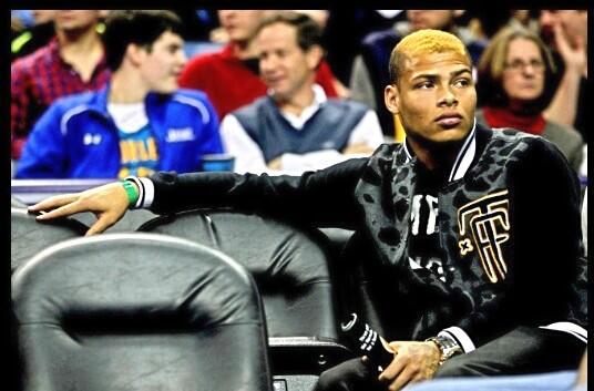 BIv6rswCcAEMaUG.jpg:large