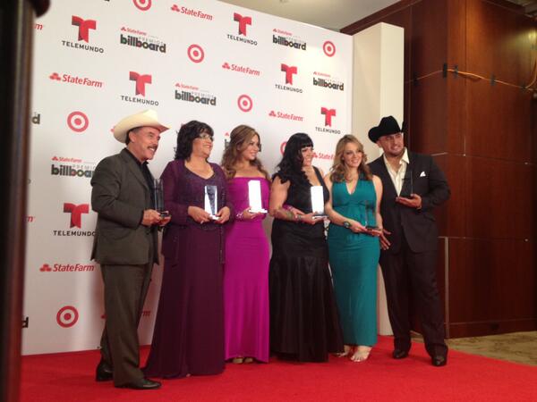 jeni_riverafans's tweet photo. @juanriveramusic  @RosieRivera_JRR  @Chiquis626  en los Premios #BillboardLatino para los fans de @jennirivera http://t.co/O8nAAwR5Pv"