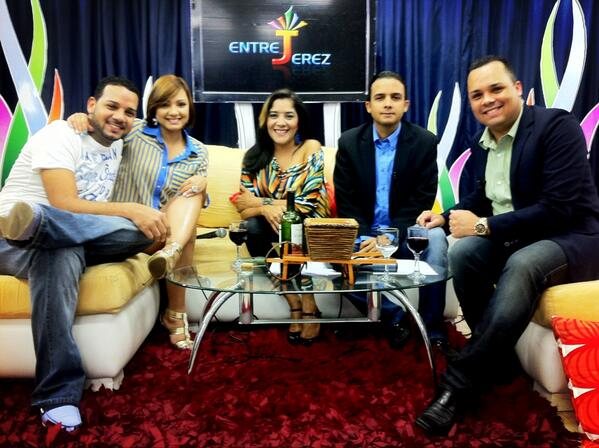 entrejerez's tweet photo. Otra foto para la historia @kenia1109 @JuanMiguelJerez @DJOrlimManuel98 @RossySapito @Alexdejs #JerezGrupoCreativo http://t.co/GsLyirCIah