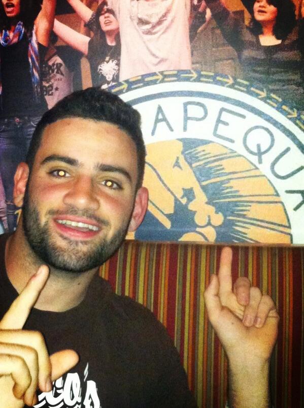 fallon_t32's tweet image. Polizzano next to the #pequa balls in crapplebees @matttttyp