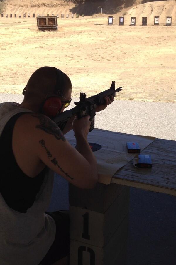 juststopdude's tweet photo. Having a good day ready for zombies http://t.co/io2aviHiO8
