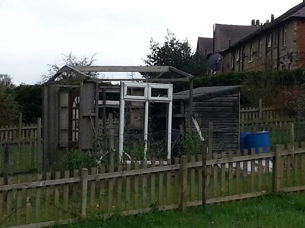 colinmccabe1271's tweet photo. Just been asked to sort this out for cowboy builders I think we can manage it #bestwindowcompanyinyorkshire http://t.co/6jkgqMRlGk