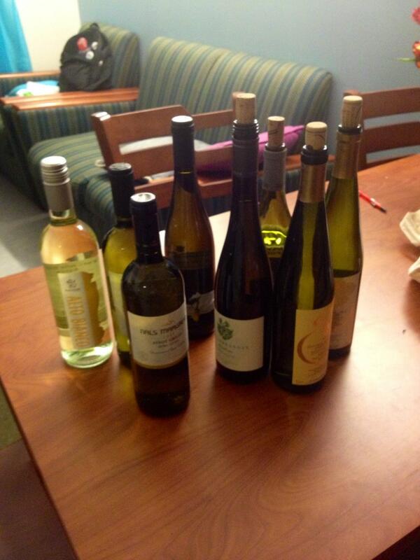 monicaheff's tweet image. Perks of the job #internwin