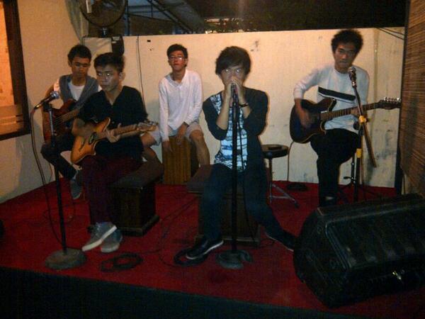 BROH &amp; VROH! "<a href="/sinyo_adie/">Sinyo Adie</a>: Broh vroh, ngeblues bareng nih band yukk di <a href="/WaroengKopi_LPG/">Waroeng Kopi</a> cc <a href="/indieGOzine/">indieGO</a> "