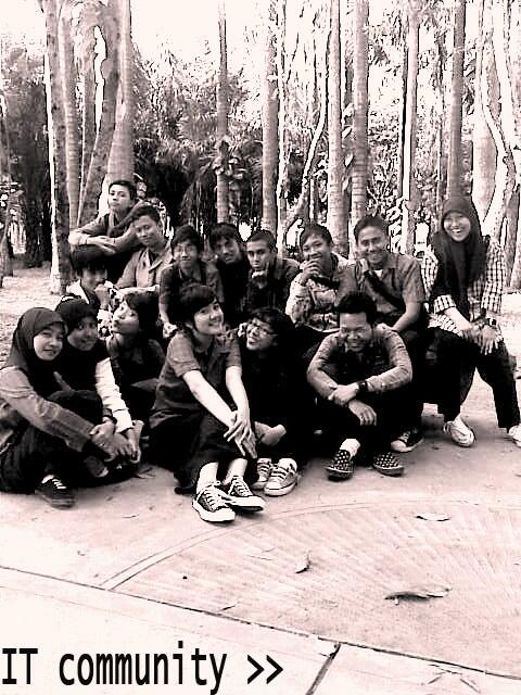 #waktuSMA jln brg pulang sekolah itu rasanya seneeng  :) tagg: <a href="/elyhastasasi/">Ely hastasasi</a> <a href="/si_ulfah/">ulfah</a> <a href="/innurastuakla/">go out</a> <a href="/lukmannurdini/">lukman n. adiputra</a>