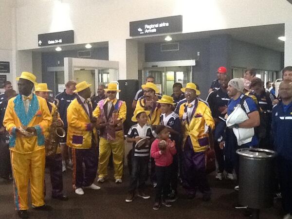 Wow - what a special welcome in Auckland! #kloopse @BryanHabana @kolisi1 @ChippieSolomon loving it! #noutoerons