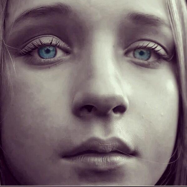 model_ella's tweet image. #model #modelbehaviour #london #flashinglightsphotography #vivid #eyes #MUA