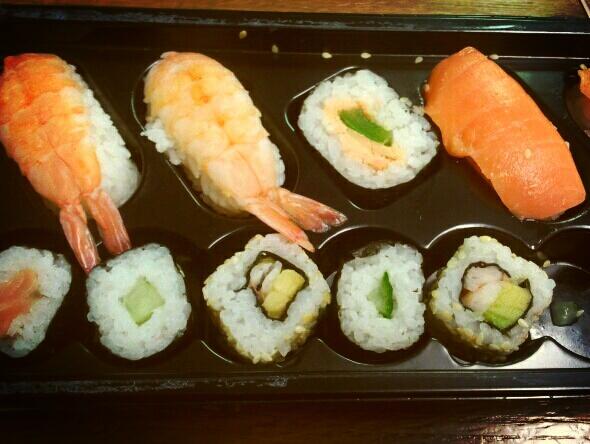 Broonag's tweet image. Went very cosmopolitan with my lunch today. May have been the most exciting part of school. #6thyearproblems