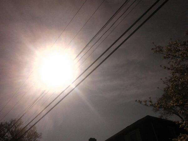 shonna291's tweet photo. My eyes hurt this sun is so damn  bad! What is a girl to do,these !uv rays  killing me! The sun! http://t.co/mo52KMiYs0