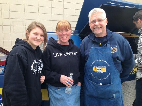 A few of the united @steelworkers that helped with the cooking at the @kamfoodbank BBQ #NationalVolunteerWork.