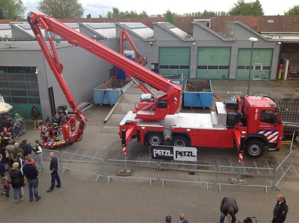 foilzone's tweet image. Mee met de hoogwerker?! Kom nu kijken op de Triosingel 34 in Culemborg!

RT = fijn!

#brandweer