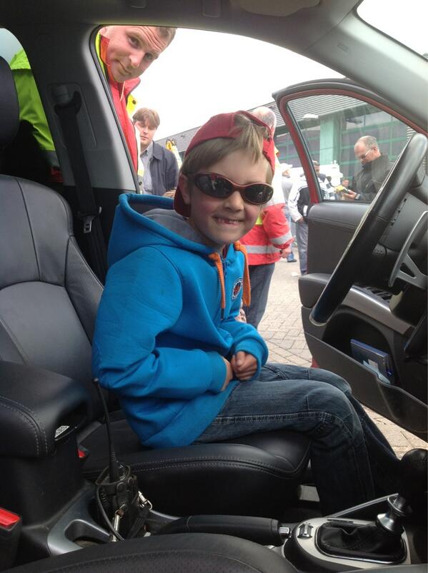 foilzone's tweet image. In de auto van de reddingsbrigade! 

Kom nu kijken op de Triosingel 34 in Culemborg!

RT = fijn!

#brandweer