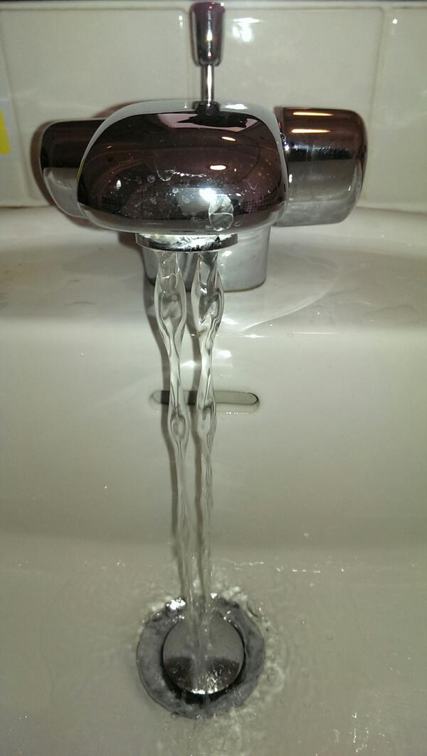 agneau's tweet photo. You thought this was a single tap? Look again! #separatetaps http://t.co/GCSSfiYqJ2