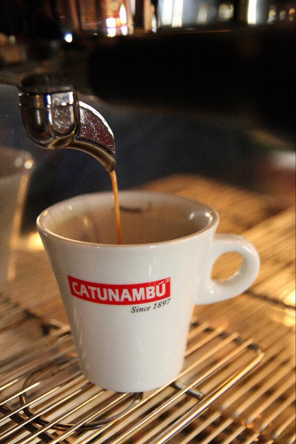 HerbergTio's tweet photo. Tijd voor een heerlijk kopje koffie! #Tio #Vries #Catunambu #Bonnebella #Tapas http://t.co/CJZ8AV2Qck
