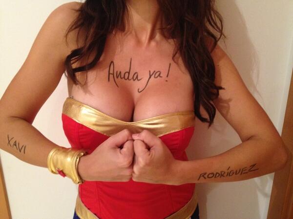 Alex23lag's tweet image. #1SuperPoder pues poder ser superman para tener de compañera a @escotesdealicia o lo q es lo mismo Super Girl!!