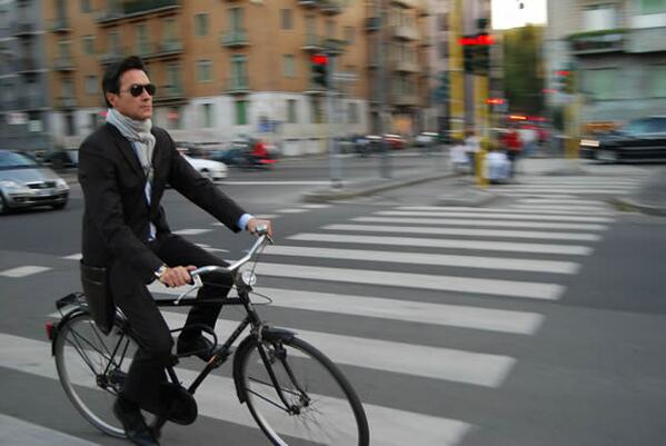 BikeDistrict's tweet photo. #Bike To #Work Day: more fitness, more fashionable... #milano #bici #moda #fashion @MilanoCycleChic http://t.co/9tW7KrY9M8