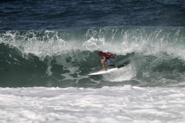 wsl's tweet image. He spent more time in the barrel than anywhere else! @kellyslater advances into Round 3. #billabongriopro
