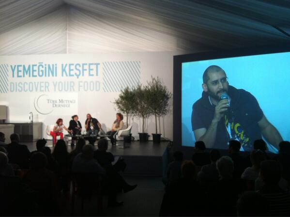 TurkMutfagiDER's tweet photo. Farklı bölge ve yörelerden lokal üreticilerle muhteşem bir paneldeyiz! @gastroistanbul #turkmutfagider http://t.co/VtgLmW1vlv