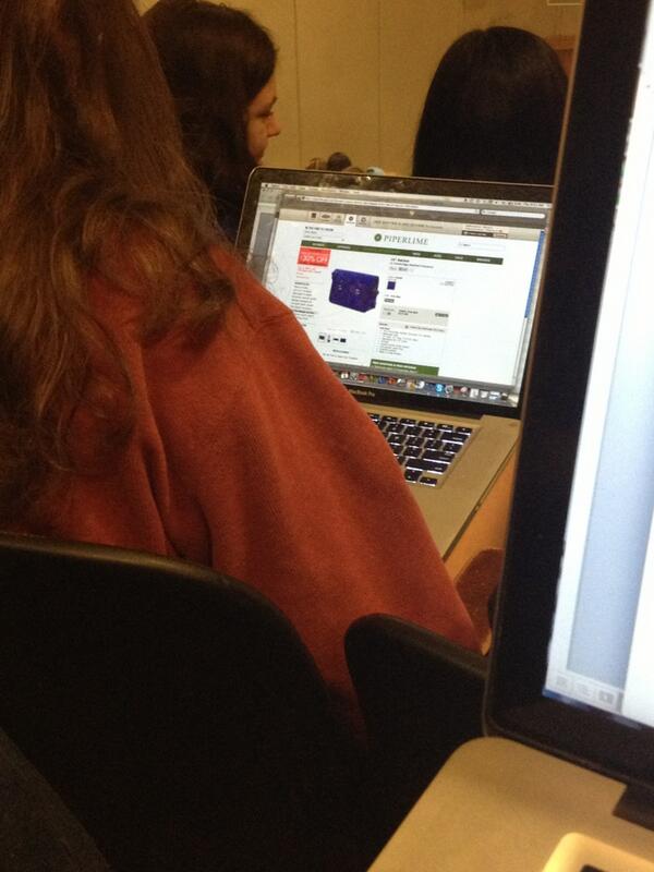 ZeroExQses's tweet image. Shopping 8 mins before our final. Almost as responsible as tweeting about it. 

#UVAProbs 
#Piperlime