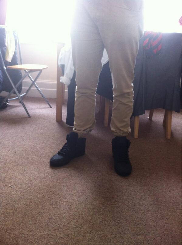 RichardDowns2's tweet photo. @tom_catalyst Dave Rolf looking like a boss in his new supra's http://t.co/twgzMDjWxf