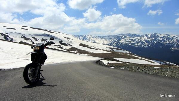 transalpina's tweet photo. Deszapezirea Transalpinei incerta si nerecomandata inca  de autoritati din motive de siguranta:http://t.co/uQfoSv3yIu http://t.co/CxN6w6tQmZ