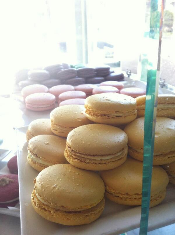 SweetSaltFood's tweet photo. Macarons await you... http://t.co/V2CT8bFuiZ