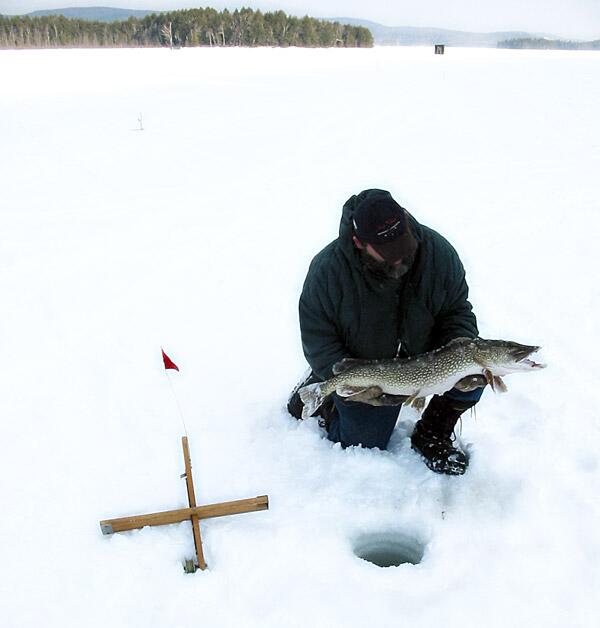 JackTraps's tweet photo. From The Maine Sportsman vintage 2006 #throwbackthrusday #fishing #pike #jacktraps! http://t.co/GFhVKPPS35