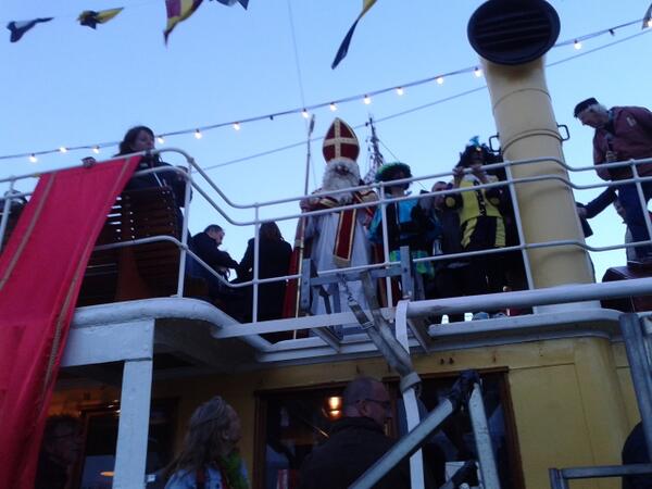 Zet je schoen maar vast klaar. #Sinterklaas is al in Vannes met # 'Kaaswinkeltje!