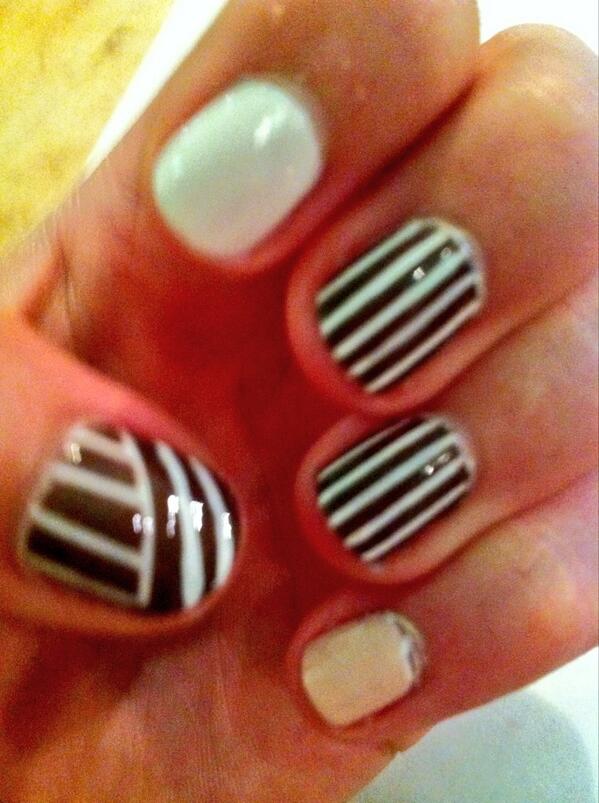 CaroDrr's tweet image. here's the left Hand, nude tones on summer hands :) #happyme #prettymani