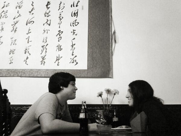 Naahueel_diiaz's tweet photo. Comiendo en el chino con @FllorMm TEAMO(: http://t.co/IArrkb7lrd