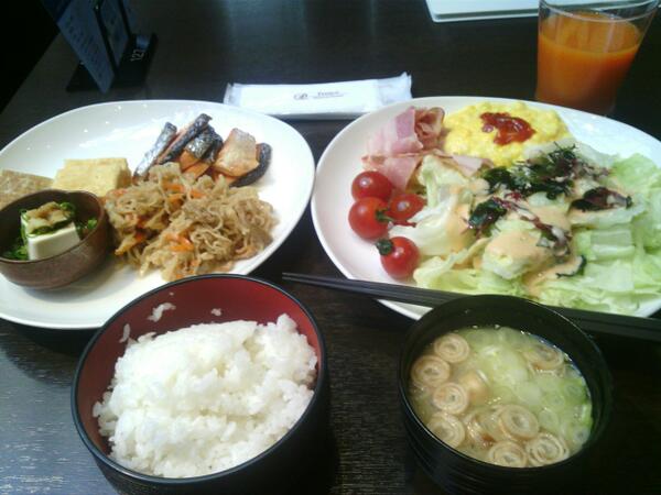 redfox001's tweet photo. とりあえず朝飯♪　 http://t.co/RGdNeErDBy