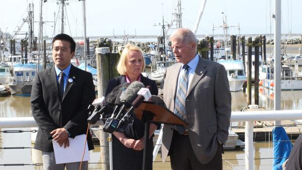 CarolDayRmd's tweet photo. @ElectJohn and @electbccp are committed to fighting the VAFFC proposal to ship jet fuel across Fraser River. #bcpoli http://t.co/KV78FSTlXN