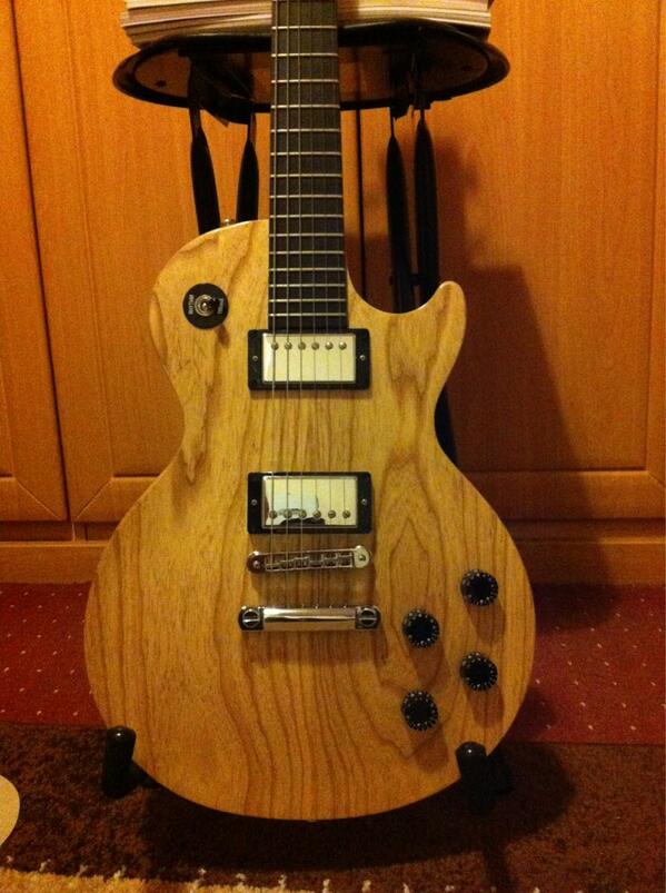 Um...YEAH!! RT @mattkglover: my les paul studio swampash -you like ?