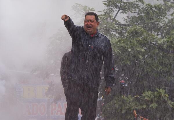 CARLOS1908R's tweet photo. .@LaHojillaenTV #TROPA SI ESTAS ORGULLOSO DE NUESTRO COMANDANTE CHAVEZ, RT RT  ESTA FOTO CAMARADAS 01. http://t.co/rjKPPfm7Sg