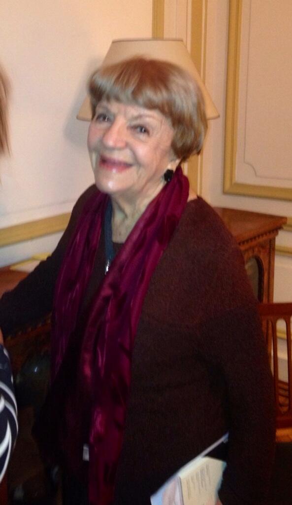 renenaranjo's tweet photo. Foto: La gran Belgica Castro, hoy jueves, luego de ganar premios #altazor2013 como mejor actriz de cine y teatro. http://t.co/APDqacxGPj