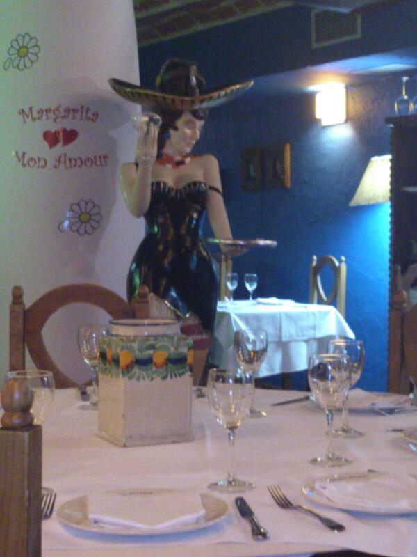 AdryRas's tweet photo. @Silvitgon @RuLi_1988 @laersi20 @ @sitaestherhache.la novia del meli http://t.co/KnqYH8LbYE