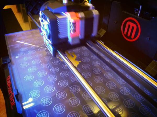 InnisfilideaLAB's tweet image. My librarian is printing an army of robots on our 3d printer. Pop in to check it out. #followalibrarian #hackerethic