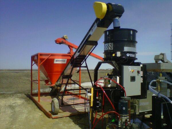 carmanfarmer's tweet image. Treating some WR859 with #cruisermaxxvibrance cereals today  Richardson Pioneer #greatcombo