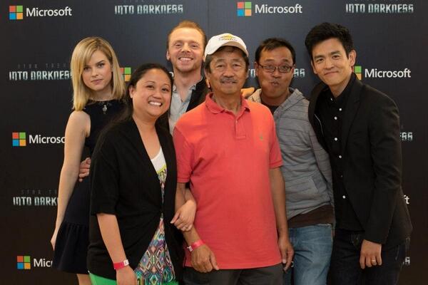 sleepeemonkee's tweet photo. Last night! #StarTrekIntoDarkness w/dad, bro & @SimonPegg @JohnTheCho #AliceEve #LLAP #Starfleet #BoldlyGo #PubPro http://t.co/4zcQh4PZgn