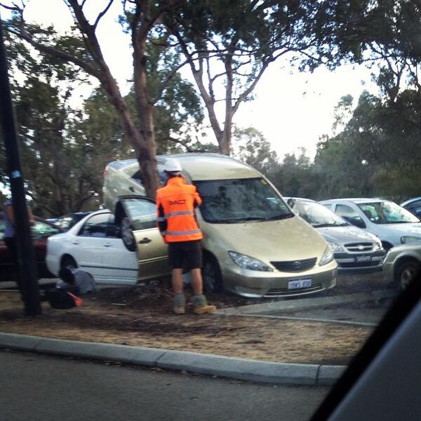 tanyee's tweet photo. #ECU #ParkingFail http://t.co/WSnixX9hzw