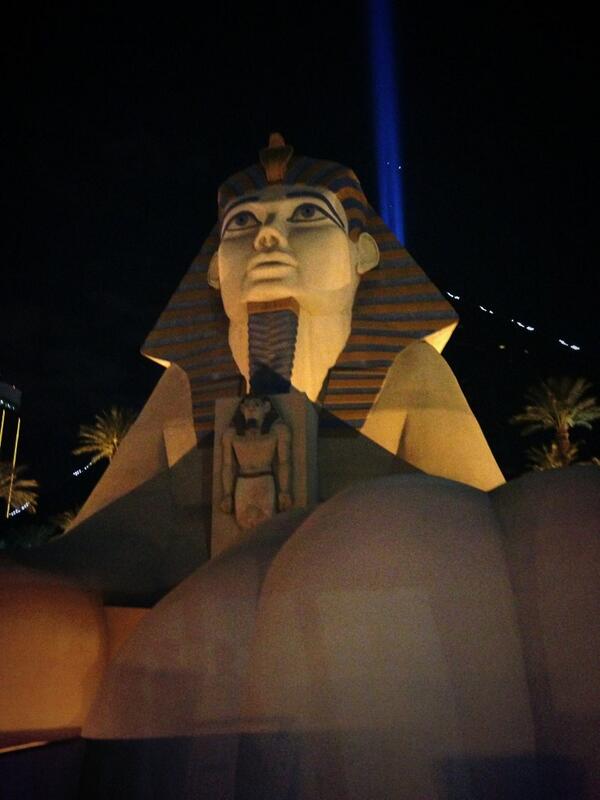 hutsonb10's tweet photo. In front on the crib #luxor #LasVegas #shitcray http://t.co/lPQZv4ER8X