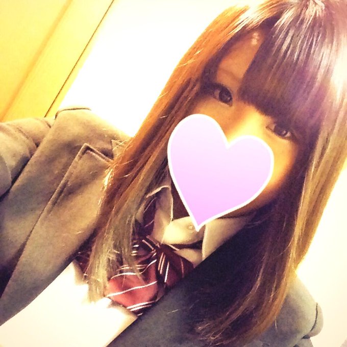 フォローしてくださってる方がぽちぽち増えてて嬉しい(*&acute;д｀*)！ちょびっと前の撮影でブレザー着ました♪口元残念(笑)やったので、スタンプで隠しちゃった(&acute;・&epsilon;・｀)笑 http://t.co/2dT