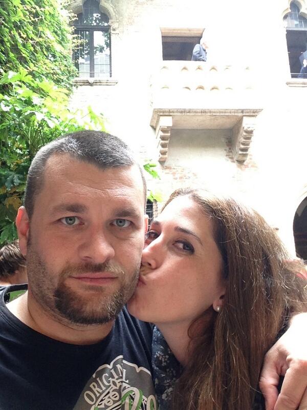 laurentlazard1's tweet photo. @verona en el balcon de julieta encontre mi enamorada @veryto15 http://t.co/afnG6OySTn