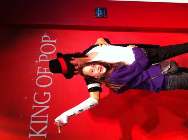 TalMyLife's tweet image. Penser a @TalOfficial quand j'ai fait cette photo a Londres avec Mickael 😊 Hihi Mme Tussauds 😘 Alors Taloushe..?