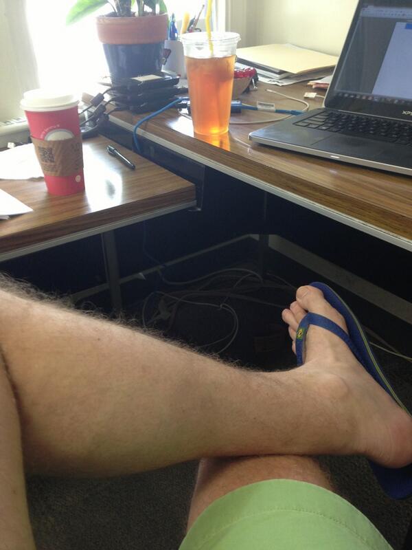 price_laborecon's tweet image. #pantsstatus cc: @BanditelliPants